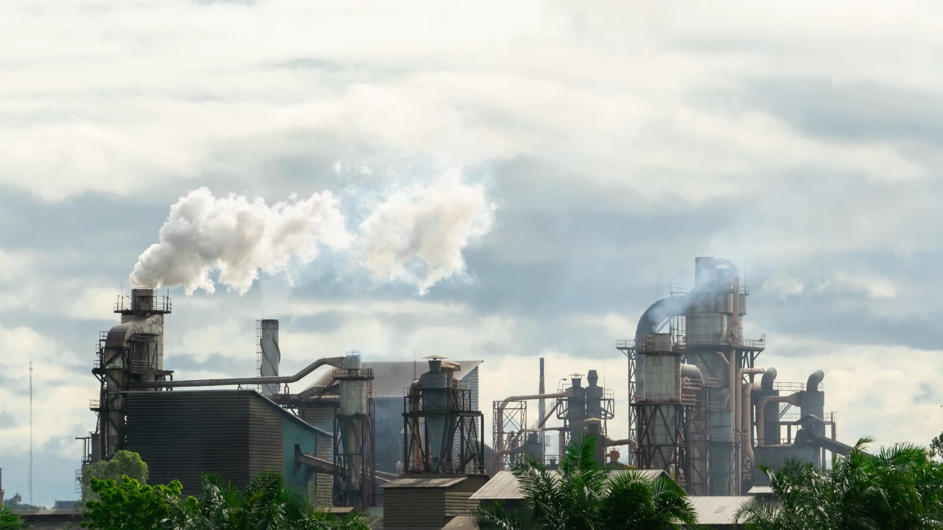 Carbon dioxide reduction in the building life cycle: a critical review