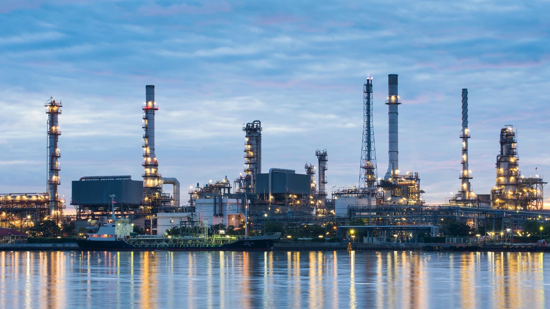 Risk Analysis in Feasibility Study of Building Construction Project, Case Study: Property of PT. Perusahaan Gas Negara (Persero) Indonesia